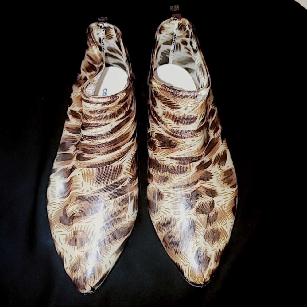 A CAPELLI RUBBER SHOES. Size 8